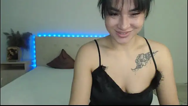 Snapshot of RoxannePure chatting on 10-03-25, 03:47 RoxannePure online show from 10-03-25, 03:47