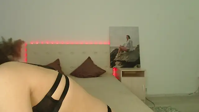 Snapshot of RoxannePure chatting on 02-15-26, 07:51 RoxannePure online show from 02-15-26, 07:51