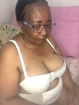 Snapshot of KinkyRicoSaisyours chatting on 12-18-25, 06:14 KinkyRicoSaisyours online show from 12-18-25, 06:14