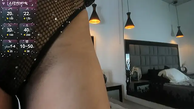 Snapshot of Naughty__Mom chatting on 01-16-25, 01:58 Naughty Mom online show from 01-16-25, 01:58