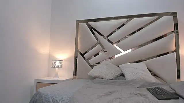 Snapshot of Naughty__Mom chatting on 02-18-25, 08:59 Naughty Mom online show from 02-18-25, 08:59