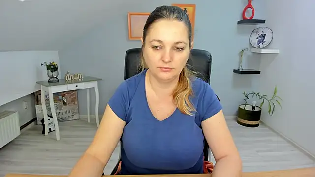 LollaGirl online show from 02-05-25, 04:16