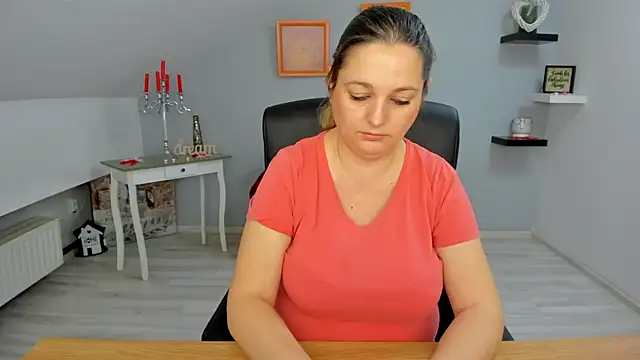 LollaGirl online show from 03-05-25, 04:13