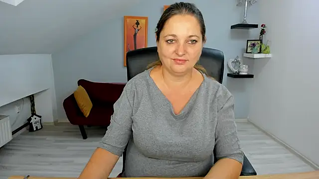 LollaGirl online show from 09-22-25, 03:19