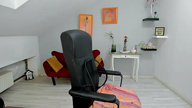 LollaGirl online show from 10-22-25, 03:18