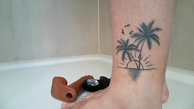 Snapshot of angelus112 chatting on 12-15-25, 10:30 angelus112 online show from 12-15-25, 10:30