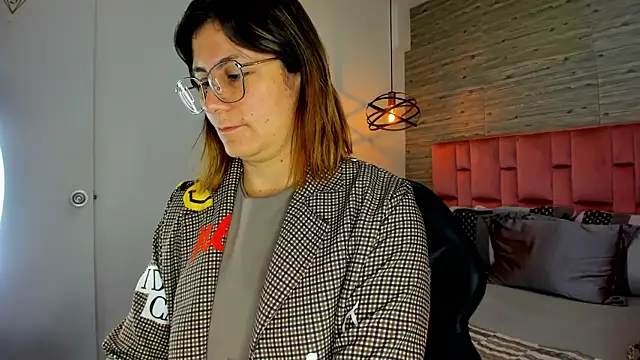 SarahDeyvis online show from 10-29-25, 01:02