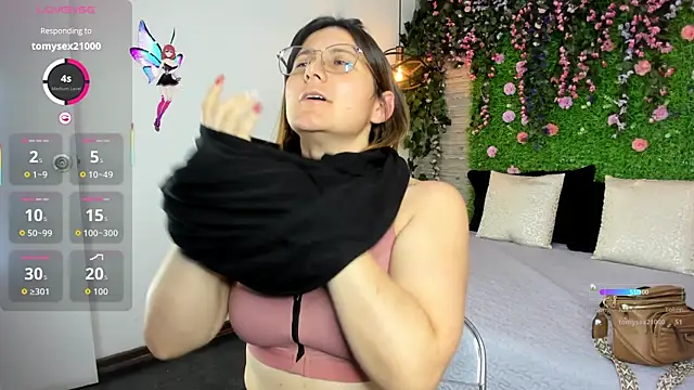 SarahDeyvis online show from 11-18-25, 06:01