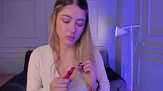 EveBensonX online show from 02-06-25, 12:05