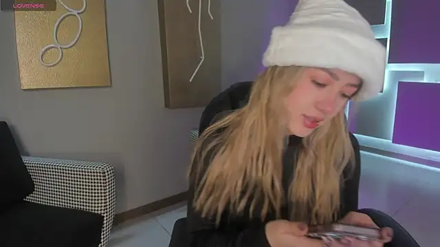 EveBensonX online show from 12-16-25, 12:43