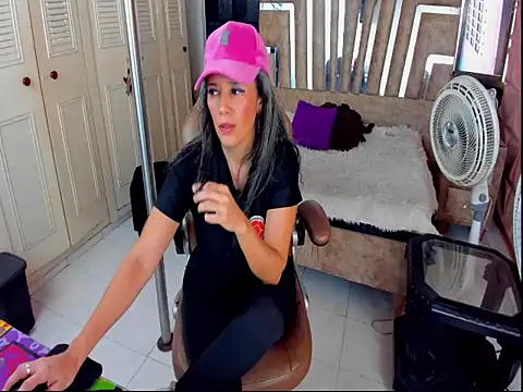 cute sassy online show from 09-09-25, 04:39