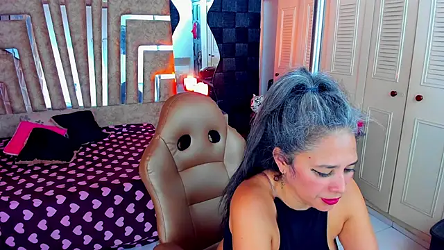 cute sassy online show from 04-28-26, 08:03