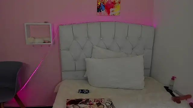 Snapshot of 18candys chatting on 01-31-26, 11:25 18candys online show from 01-31-26, 11:25