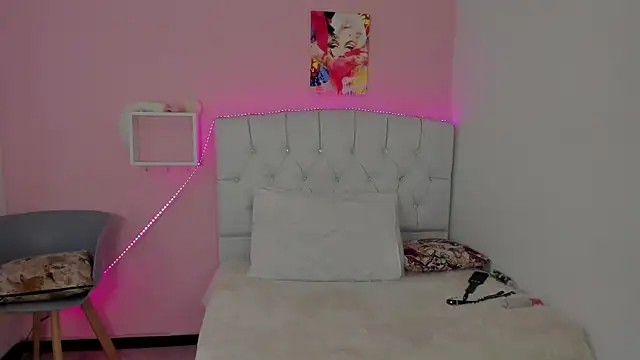 Snapshot of 18candys chatting on 02-20-26, 10:21 18candys online show from 02-20-26, 10:21