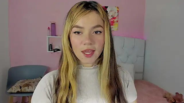 Snapshot of 18candys chatting on 02-25-26, 10:41 18candys online show from 02-25-26, 10:41