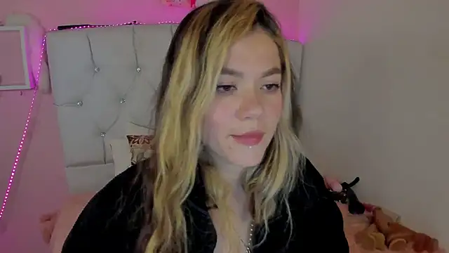 Snapshot of 18candys chatting on 03-05-26, 11:23 18candys online show from 03-05-26, 11:23