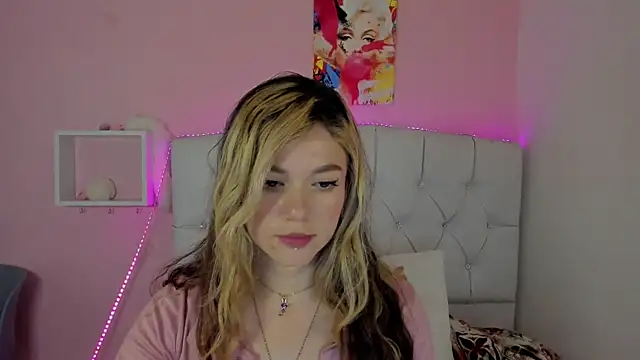 Snapshot of 18candys chatting on 03-06-26, 11:12 18candys online show from 03-06-26, 11:12