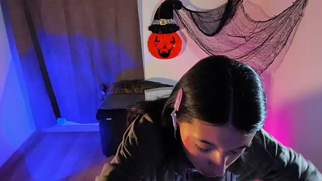 Snapshot of NanaRott chatting on 10-27-25, 10:47 NanaRott online show from 10-27-25, 10:47