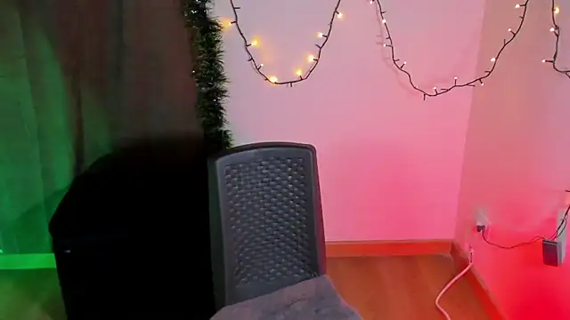 Snapshot of NanaRott chatting on 12-22-25, 07:55 NanaRott online show from 12-22-25, 07:55