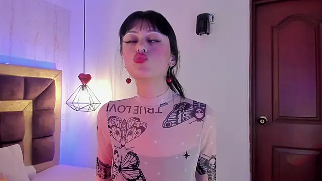 Snapshot of _Jessy_Moon_ chatting on 12-24-24, 09:00 Jessy Moon online show from 12-24-24, 09:00