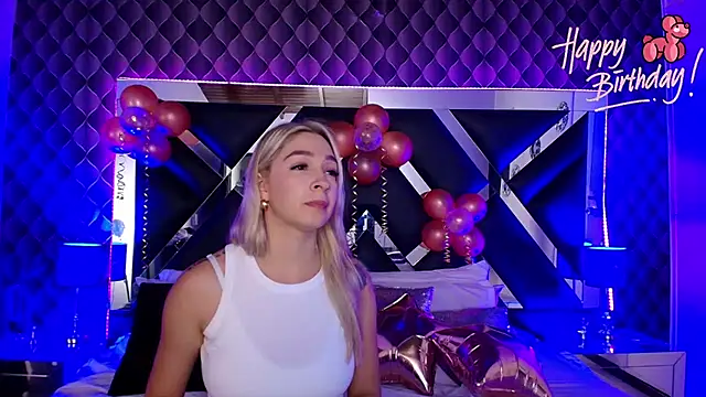 victoriaa lee  online show from 10-07-25, 07:11