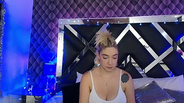 victoriaa lee  online show from 07-28-26, 07:39