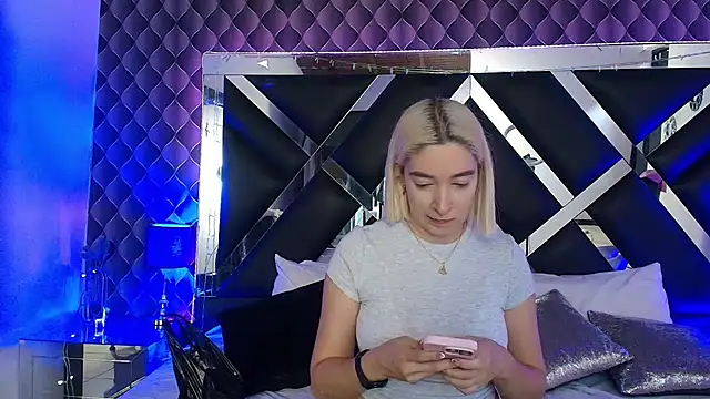 victoriaa lee  online show from 07-29-26, 07:23