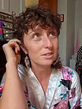 Snapshot of mossy_kiss chatting on 10-08-25, 06:27 mossy kiss online show from 10-08-25, 06:27