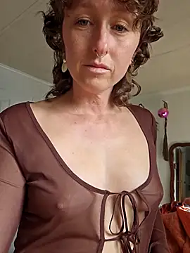 Snapshot of mossy_kiss chatting on 11-23-25, 04:07 mossy kiss online show from 11-23-25, 04:07