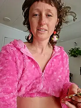 Snapshot of mossy_kiss chatting on 01-31-26, 07:11 mossy kiss online show from 01-31-26, 07:11