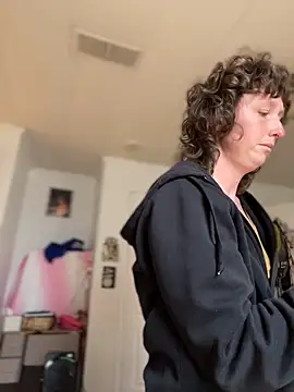 Snapshot of mossy_kiss chatting on 03-08-26, 04:44 mossy kiss online show from 03-08-26, 04:44