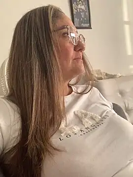 Snapshot of gabiTetas chatting on 12-15-24, 08:15 gabiTetas online show from 12-15-24, 08:15