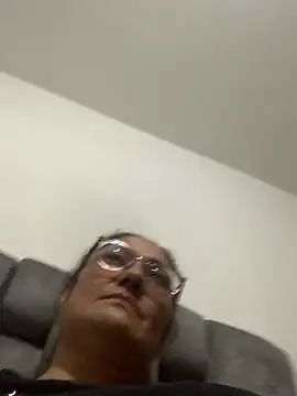 Snapshot of gabiTetas chatting on 01-10-25, 11:33 gabiTetas online show from 01-10-25, 11:33