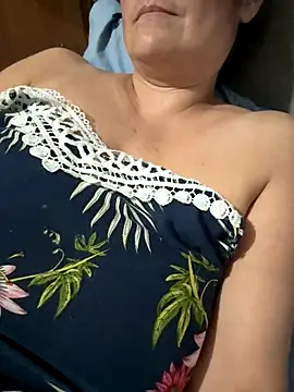 Snapshot of gabiTetas chatting on 10-08-25, 08:28 gabiTetas online show from 10-08-25, 08:28