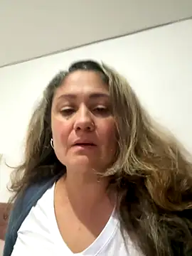 Snapshot of gabiTetas chatting on 10-10-25, 10:20 gabiTetas online show from 10-10-25, 10:20