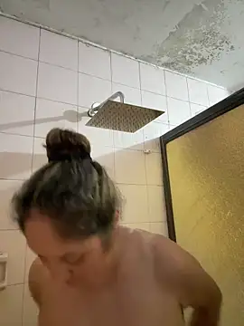 Snapshot of gabiTetas chatting on 10-28-25, 07:05 gabiTetas online show from 10-28-25, 07:05