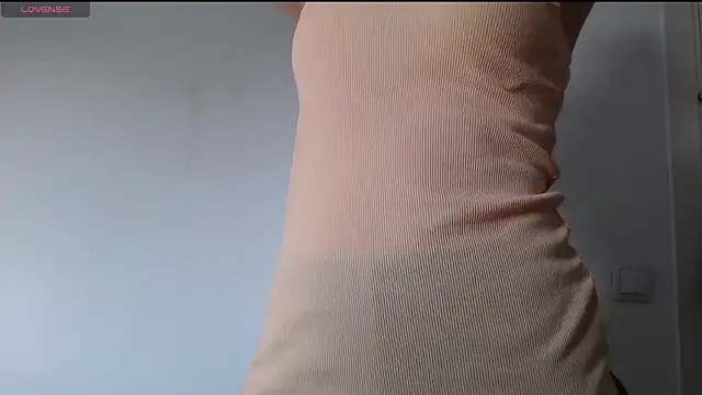 Snapshot of _Hot_Lady_ chatting on 02-01-26, 04:16 Hot Lady online show from 02-01-26, 04:16