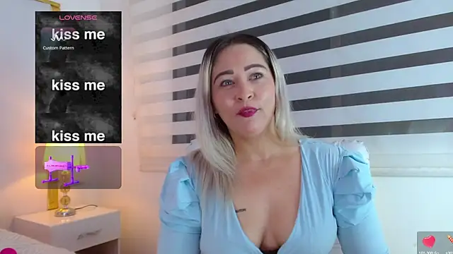 Snapshot of WANDAFOXX1 chatting on 02-01-25, 04:03 WANDAFOXX1 online show from 02-01-25, 04:03