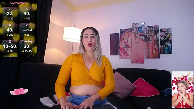 Snapshot of WANDAFOXX1 chatting on 03-23-25, 03:54 WANDAFOXX1 online show from 03-23-25, 03:54