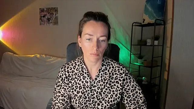 RebeccaMartinez online show from 10-24-25, 09:28