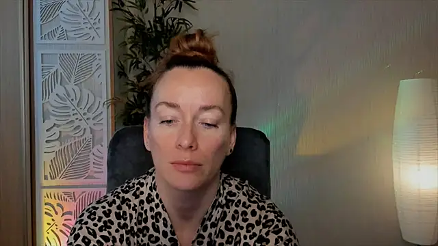 RebeccaMartinez online show from 04-28-26, 04:50