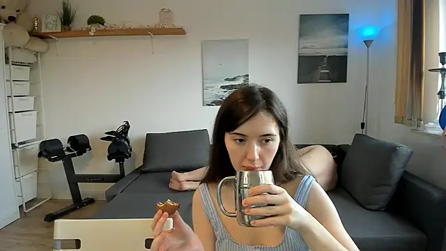 Snapshot of PollyFlame chatting on 02-21-25, 08:40 PollyFlame online show from 02-21-25, 08:40