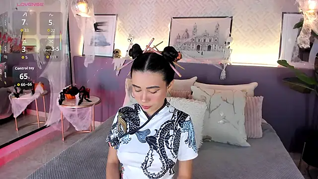 Snapshot of susan_cute198 chatting on 10-31-25, 12:17 susan cute198 online show from 10-31-25, 12:17