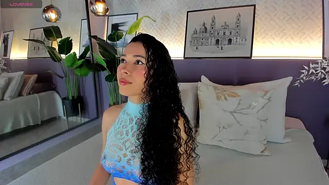 Snapshot of susan_cute198 chatting on 12-20-25, 12:01 susan cute198 online show from 12-20-25, 12:01