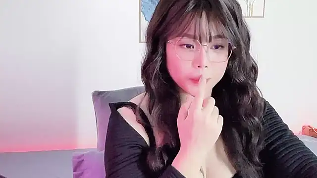 Snapshot of __Lyly__ chatting on 12-04-25, 02:10 Lyly online show from 12-04-25, 02:10