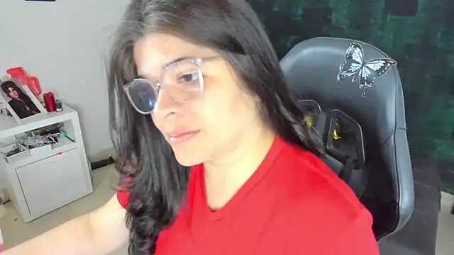 Snapshot of BellaFlaming chatting on 02-01-25, 11:21 BellaFlaming online show from 02-01-25, 11:21