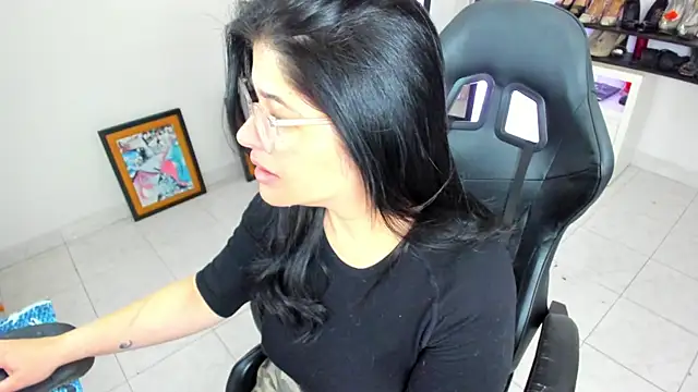 BellaFlaming online show from 04-11-26, 11:25