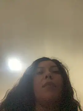 Snapshot of -Marivalda- chatting on 12-17-25, 11:44 -Marivalda- online show from 12-17-25, 11:44