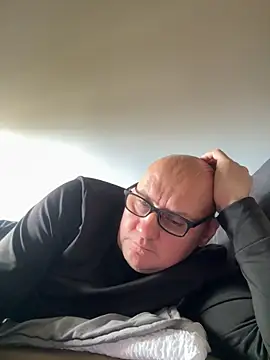 Snapshot of vanjbi45 chatting on 10-27-25, 11:47 vanjbi45 online show from 10-27-25, 11:47