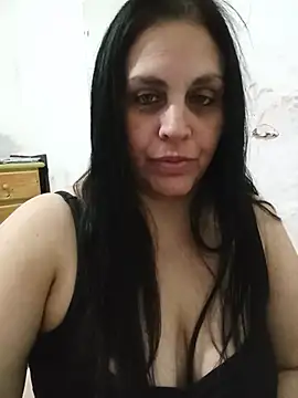 Snapshot of CRUELLAXX chatting on 07-23-26, 01:08 CRUELLAXX online show from 07-23-26, 01:08
